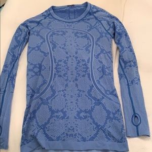 Lululemon long sleeved shirt